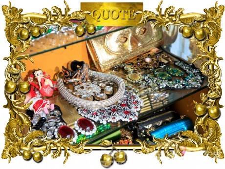 7. Anna Dello Russo <br>
時尚上她不僅是時尚博主，還是日本Vogue版的主編，私下里她也喜歡設計，Anna Dello Russo將與H&M合作在今年10月份特別推出OTT配飾系列。<br>
<br>
博客：http://www.annadellorusso.com/<br>
