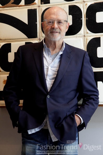 28. MICKEY DREXLER <br>
苹果零售店无时无刻不在提醒着我们，苹果是世界上最盈利的公司。它们也是乔布斯遗产中的一部分。苹果零售店的成功不是偶然，许多人为此做出贡献，其中包括J. Crew的CEO Mickey Drexler。Mickey Drexler与乔布斯合作十多年之久，分别加入对方的董事会，共同分享各自的建议和见解。<br>
