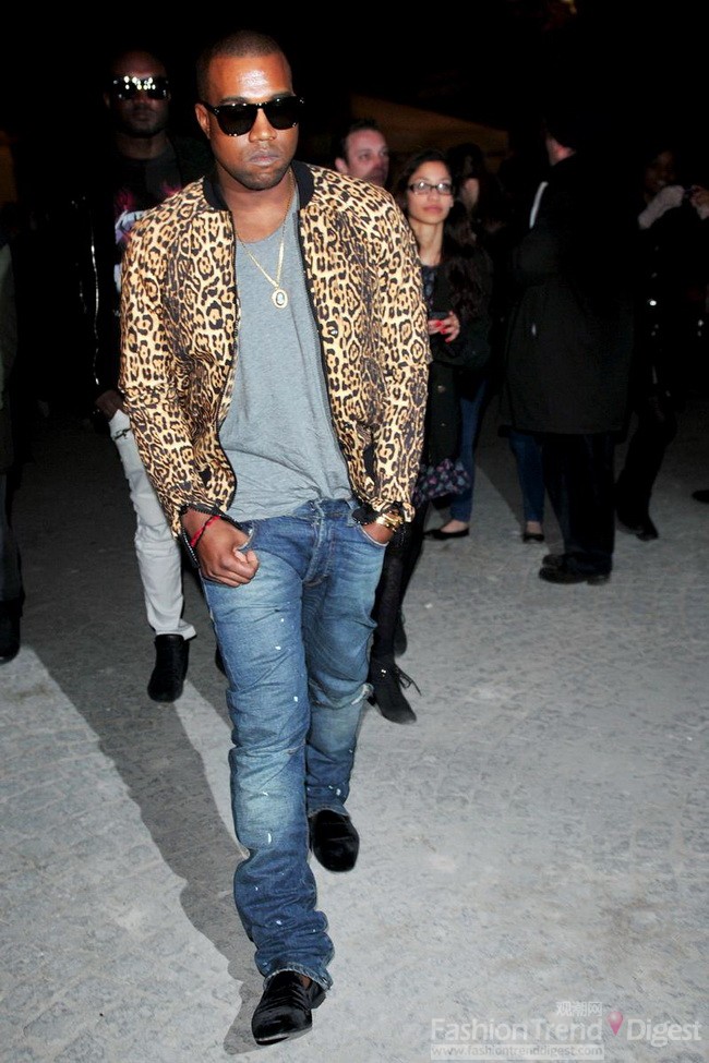 11. 2011年3月4日，坎耶•維斯特（Kanye West）身著一件野性的豹紋外套參加Vivienne Westwood 2011秋冬時裝秀。