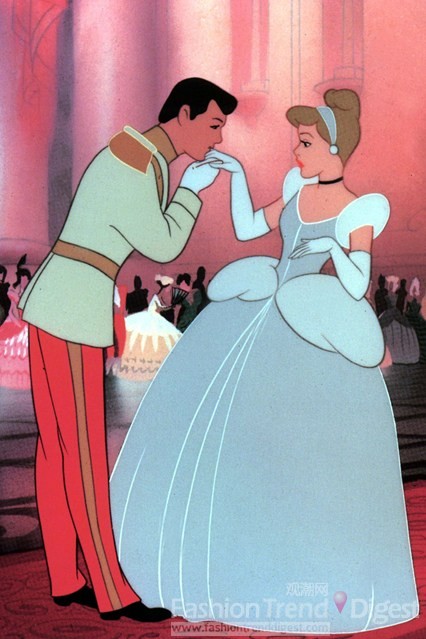 4. 灰姑娘的晚礼服（Cinderella's Ballgown）<br>
动画片中灰姑娘穿的礼服格外优雅，公主还是穿上礼服才能引起王子的注意。<br>
