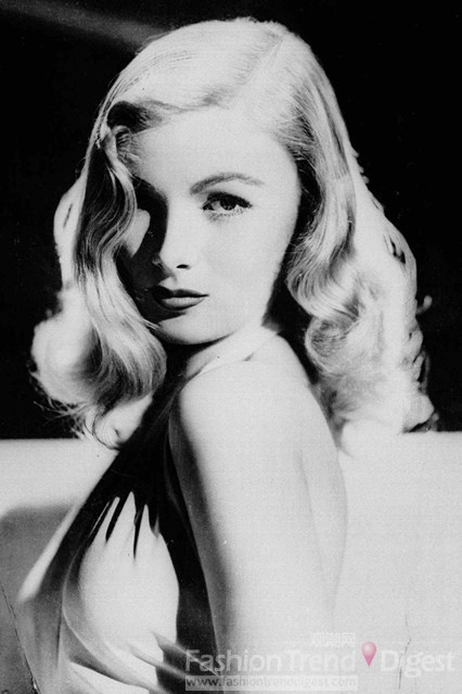 1. 维罗妮卡•莱克（VERONICA LAKE）经典的卷发妩媚浪漫，浓郁的女人味让人回味无穷，已经成为世纪经典发型。