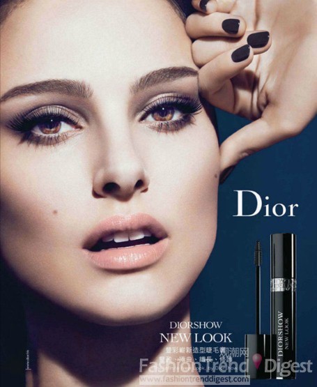 8.  迪奥（Christian Dior）睫毛膏广告<br>
这款迪奥的睫毛膏广告被指责过于夸大产品的效果，遭到禁播。<br>
