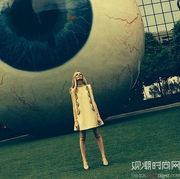 Lauren Santo Domingo是 Moda Operandi 的创始人，同时也是Vogue杂志的主要人物，她的ins多是一些关于时尚的内容。