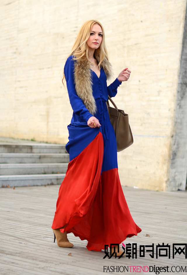 在秋天想要穿的优雅，长袖长裙是不二之选。这条宝蓝色和正红色拼接的长裙尤其优雅，搭配一条毛领像是30年代走在伦敦街头的贵妇。