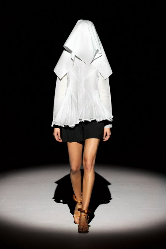 Hussein Chalayan 11春夏