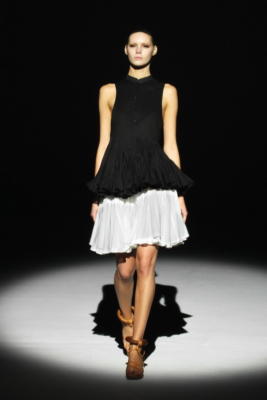 Hussein Chalayan 11春夏