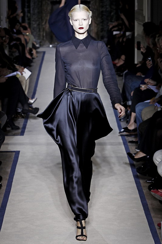 Yves Saint Laurent 11ĸDƬ