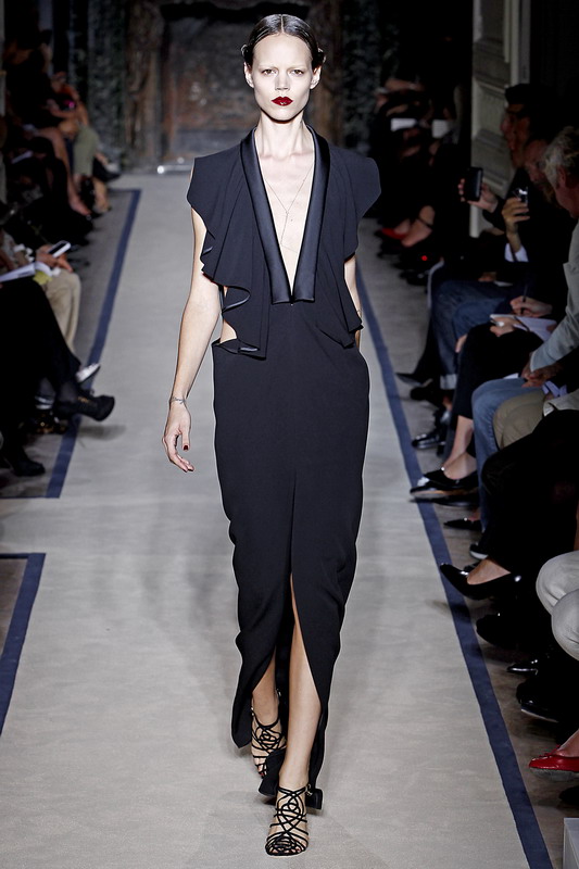 Yves Saint Laurent 11ĸDƬ