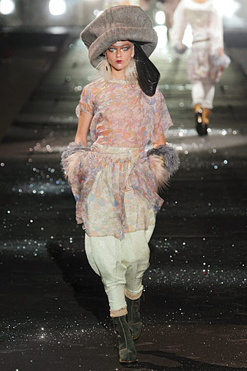 John Galliano 10ﶬͼƬ