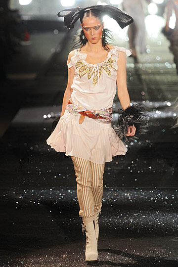 John Galliano 10ﶬͼƬ