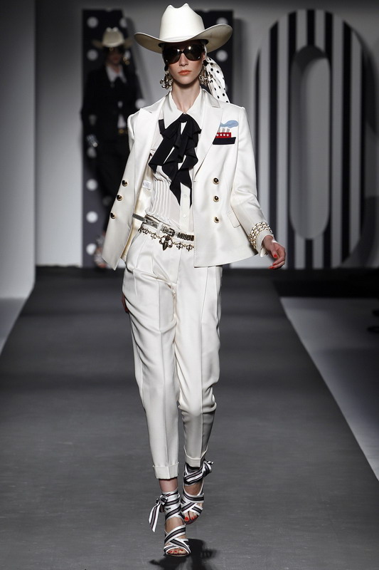 Moschino 11ĸDƬ