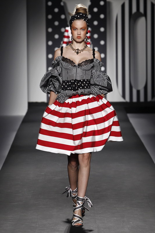 Moschino 11ĸDƬ