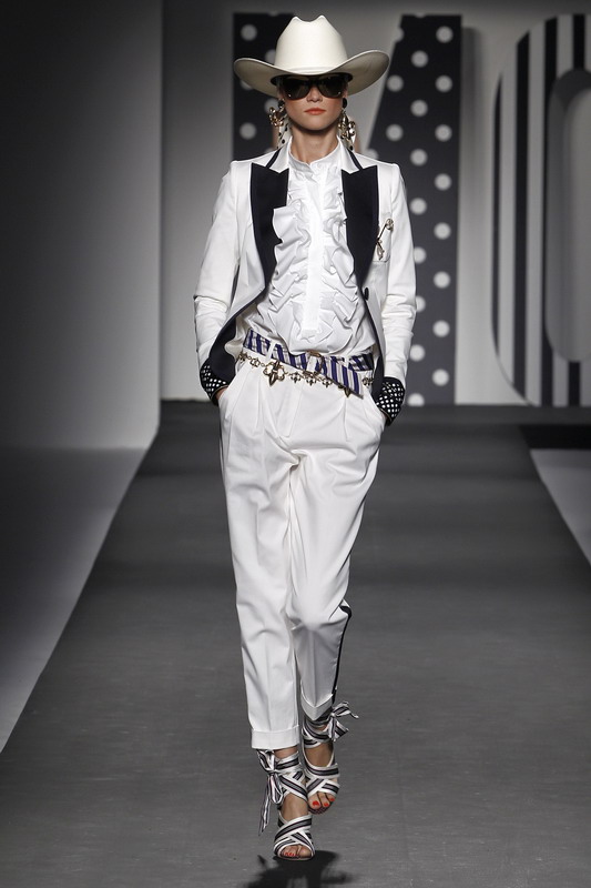 Moschino 11ĸDƬ