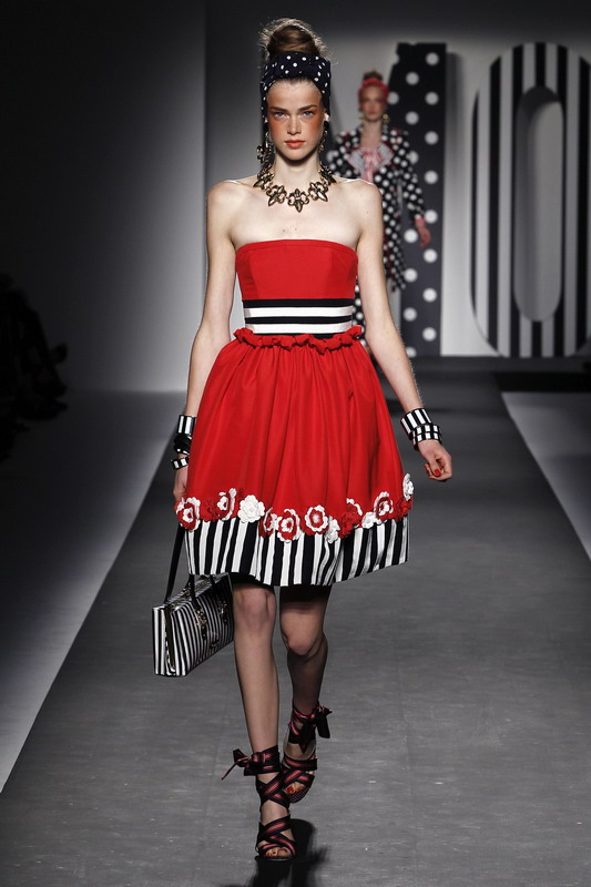 Moschino 11ĸDƬ