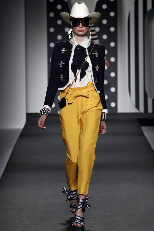 Moschino 11ĸDƬ