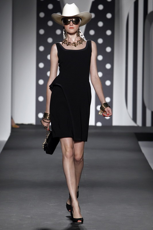 Moschino 11ĸDƬ