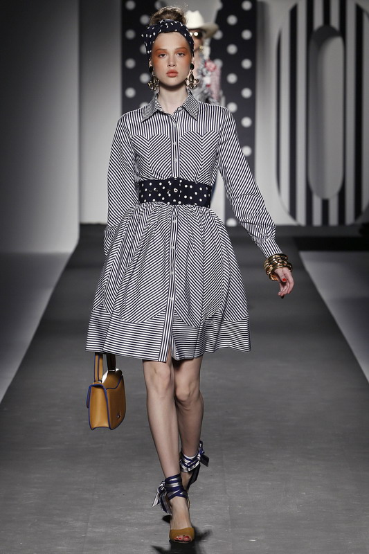 Moschino 11ĸDƬ