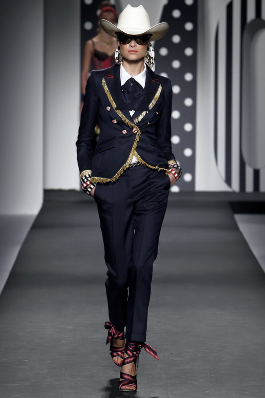 Moschino 11ĸDƬ