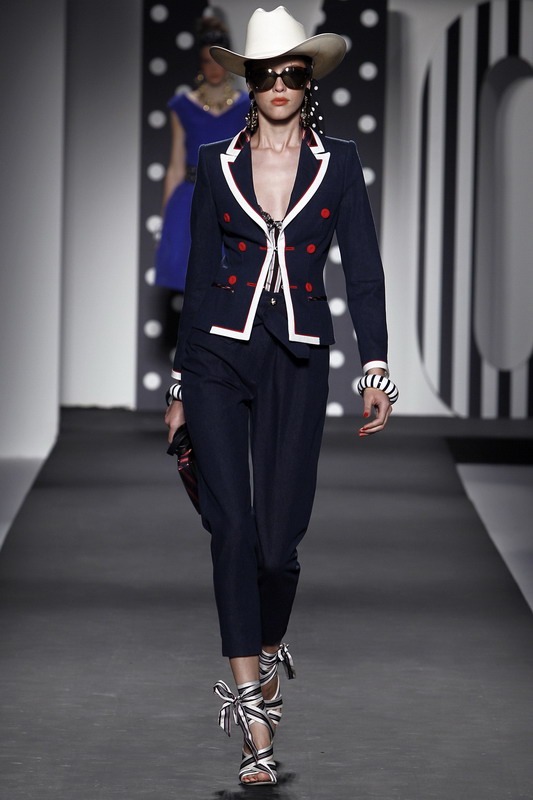 Moschino 11ĸDƬ