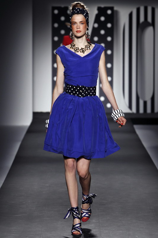 Moschino 11ĸDƬ
