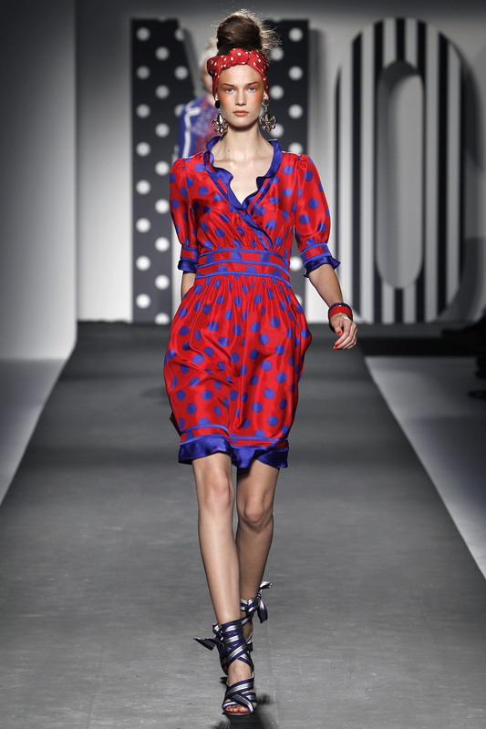 Moschino 11ĸDƬ