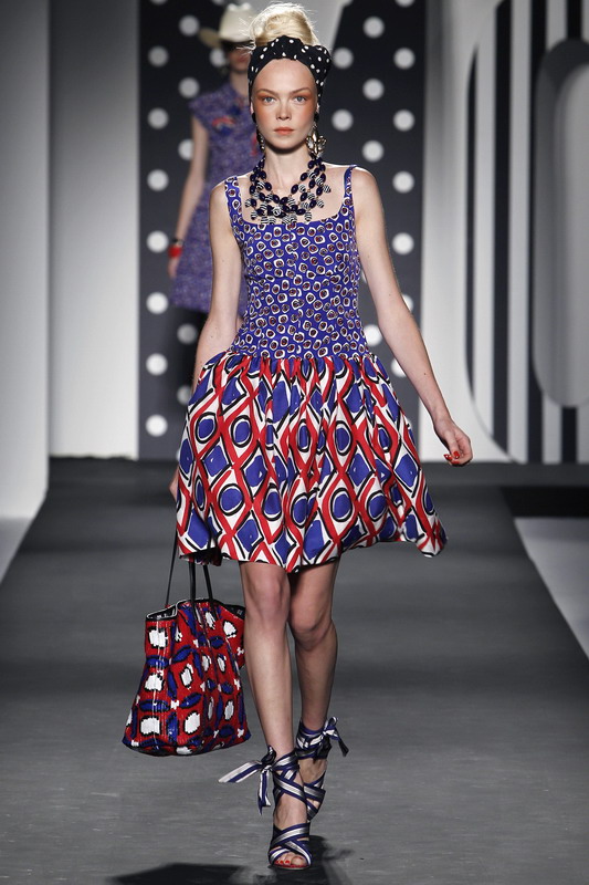 Moschino 11ĸDƬ