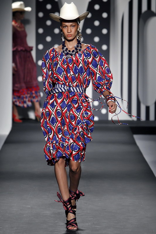Moschino 11ĸDƬ