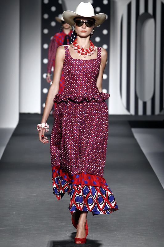 Moschino 11ĸDƬ