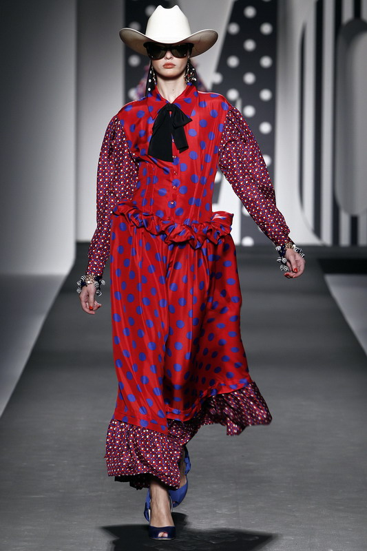 Moschino 11ĸDƬ