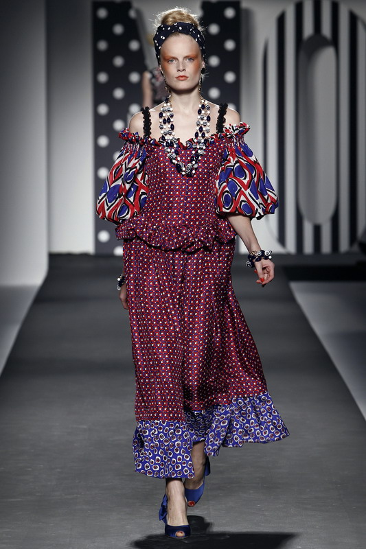 Moschino 11ĸDƬ