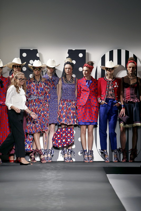 Moschino 11ĸDƬ